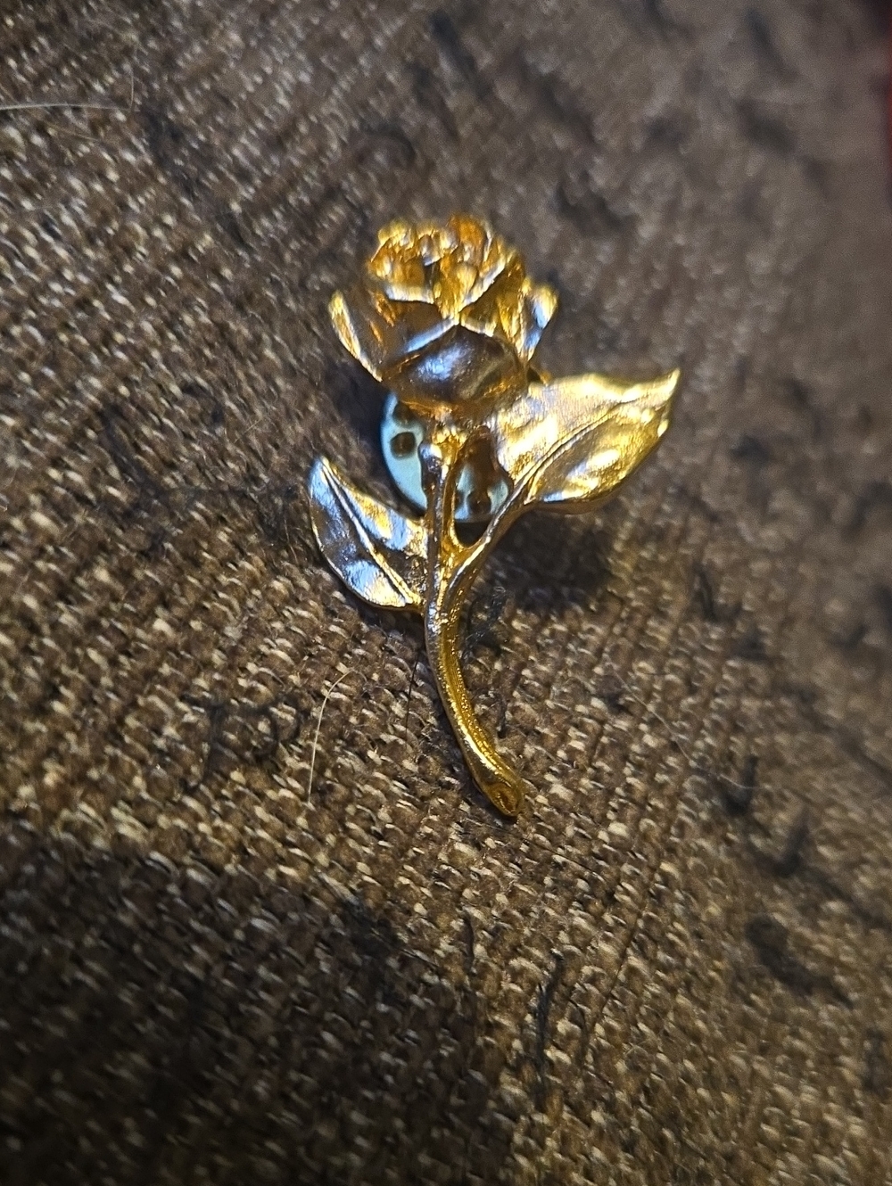 Vintage Made In USA Gold Tone Rose Bud Brooch Pin 💫